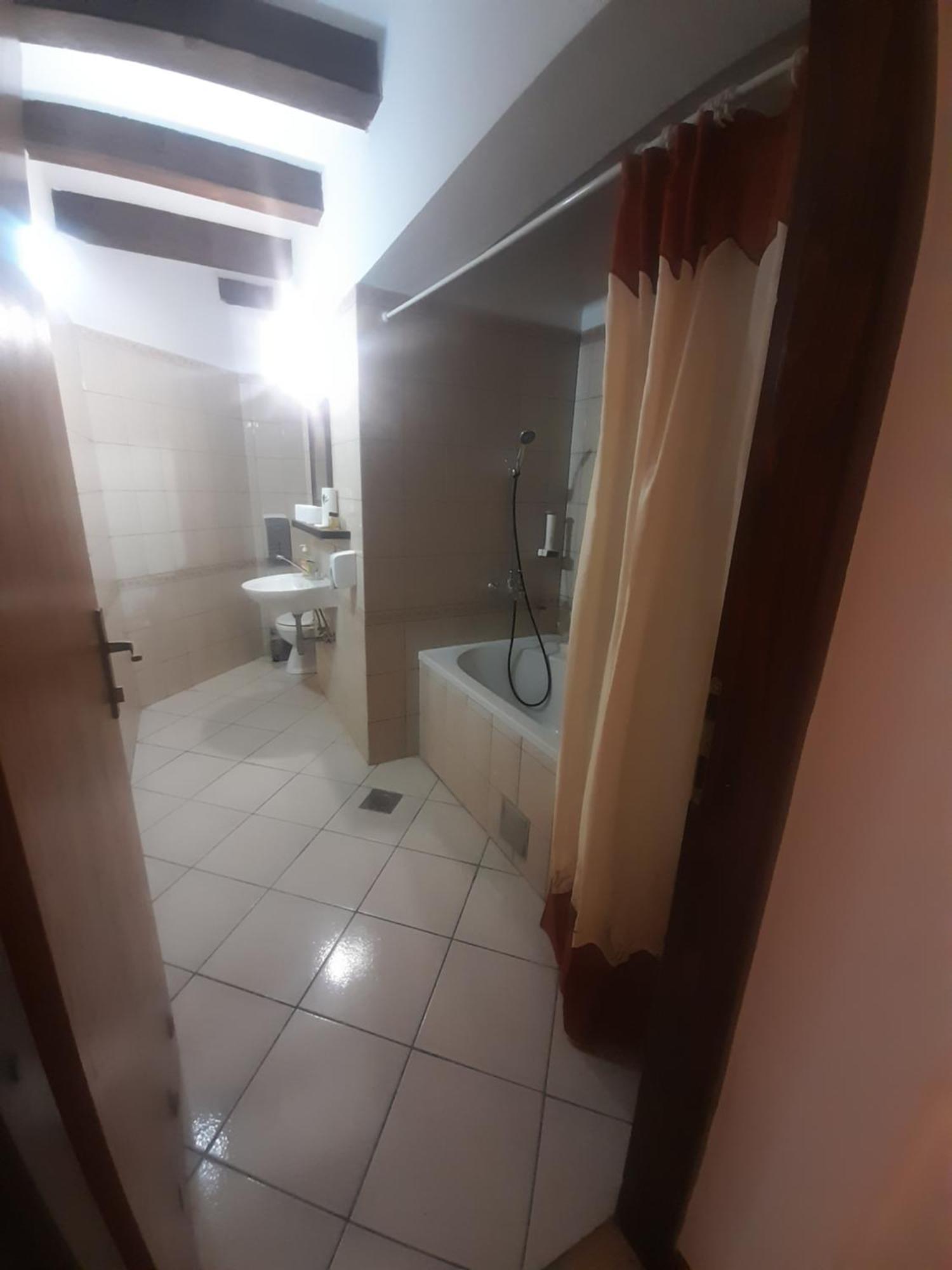 Teuta Palace Dom Faletici Hotell Sarajevo Eksteriør bilde